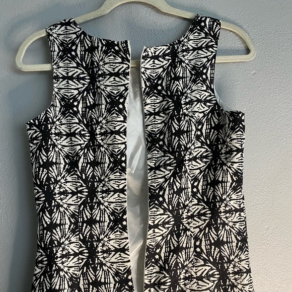 Saint Tropez Dress Size 4 Pattern 100% Linen Black White Knee Length Sleeveless - Picture 8 of 10